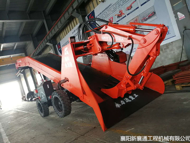 大型扒渣機(jī).jpg 大型扒渣機(jī).jpg