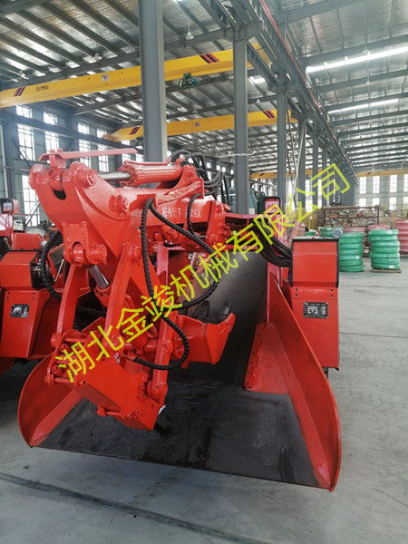 扒渣機帶破碎錘 破碎錘型扒渣機3.jpg